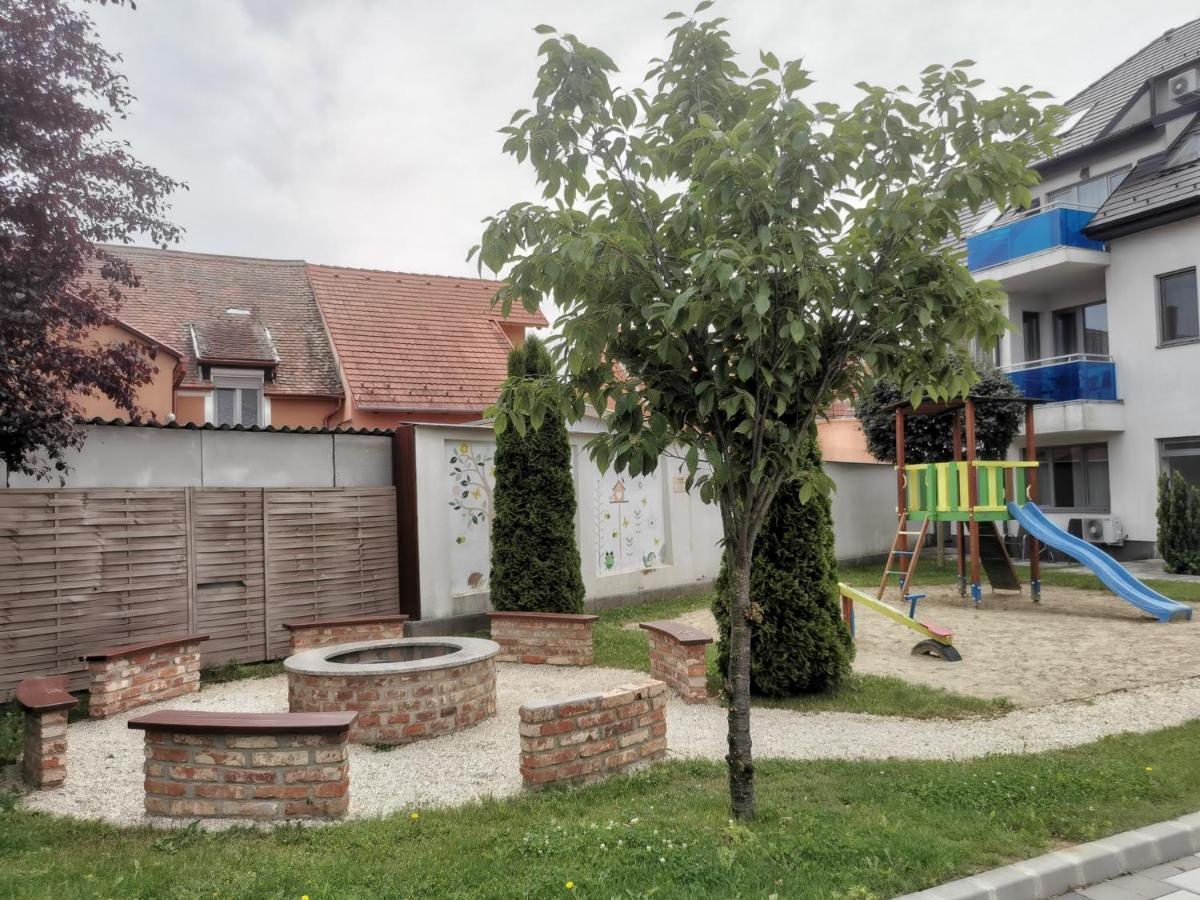 Szabo Apartman Sárvár Exterior foto