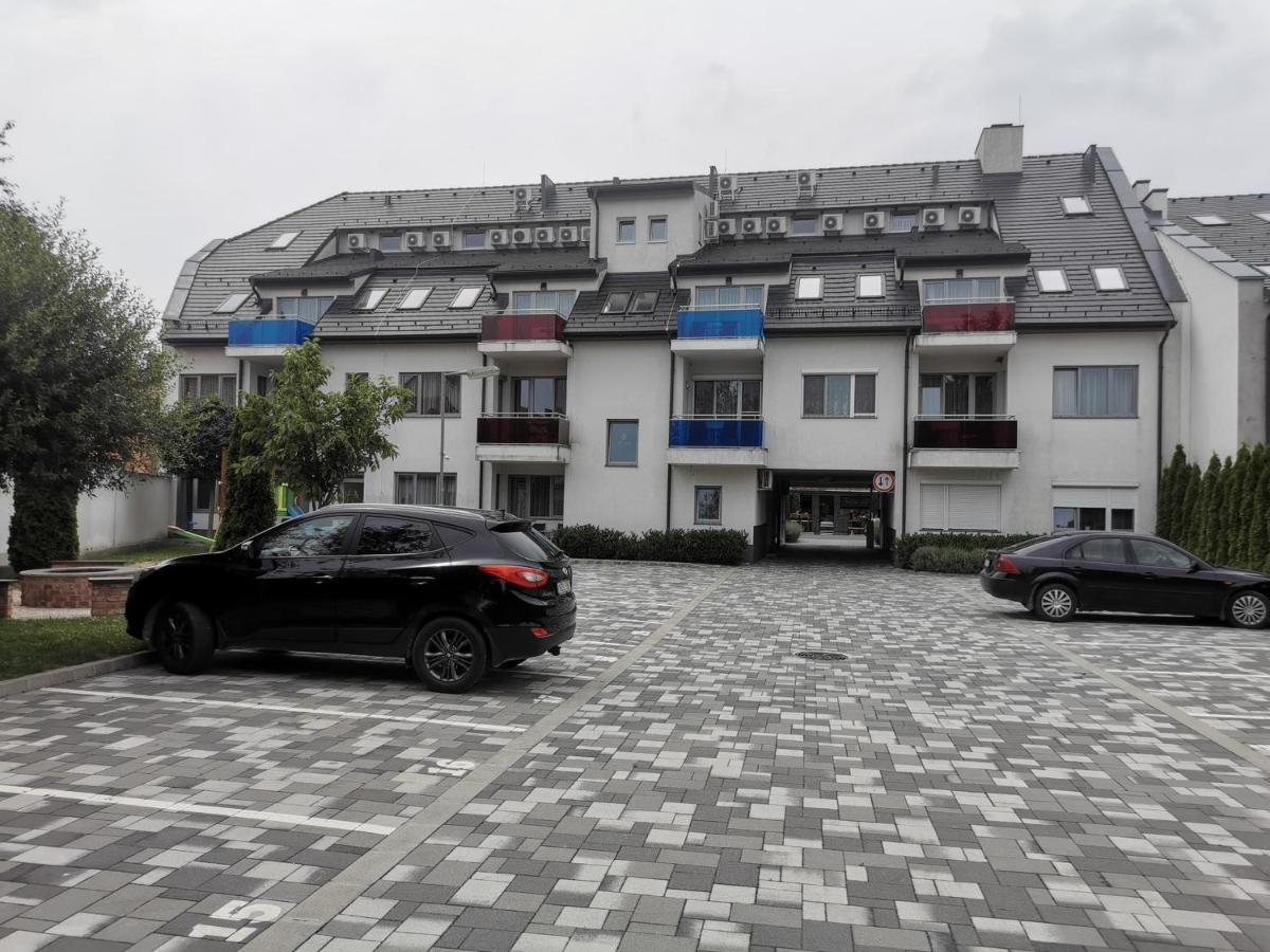 Szabo Apartman Sárvár Exterior foto