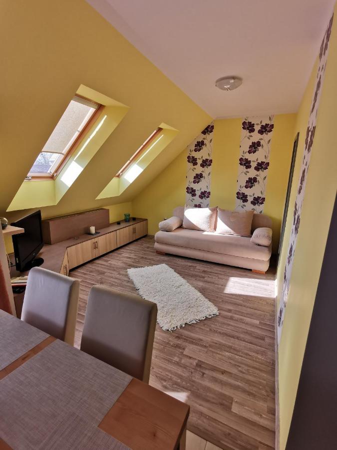 Szabo Apartman Sárvár Exterior foto